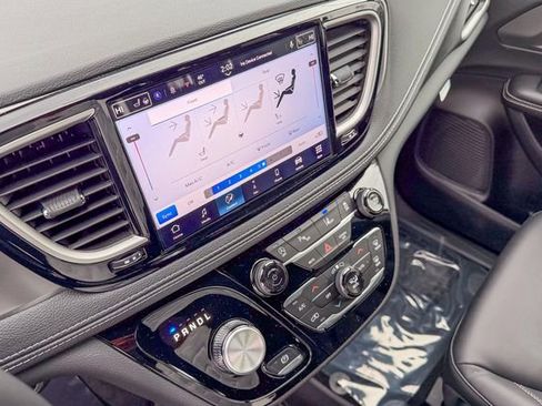 New 2026 Chrysler Pacifica Select image 19