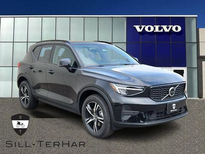 New 2026 Volvo XC40 B5 Core w/ Climate Package