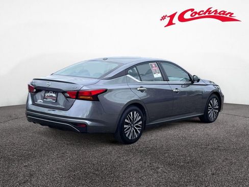 Used 2024 Nissan Altima 2.5 SV FWD image 7