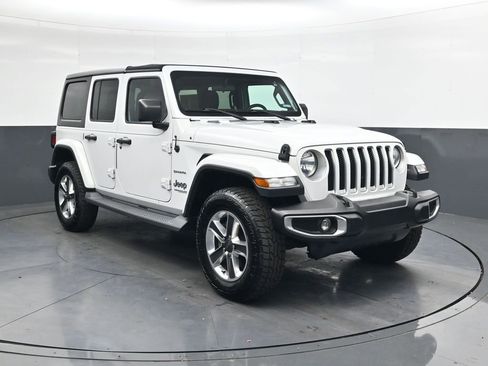 Used 2019 Jeep Wrangler Unlimited Sahara image 2