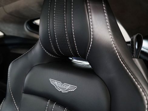Used 2019 Aston Martin V8 Vantage Coupe image 22