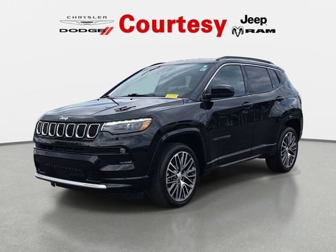 Certified 2023 Jeep Compass Limited w/ Elite Group AWD/4WD image 8
