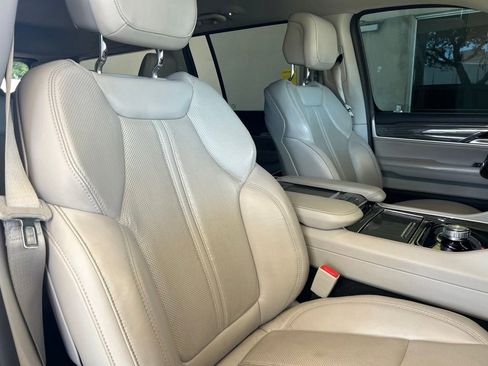 Used 2022 Jeep Wagoneer Series III RWD image 14