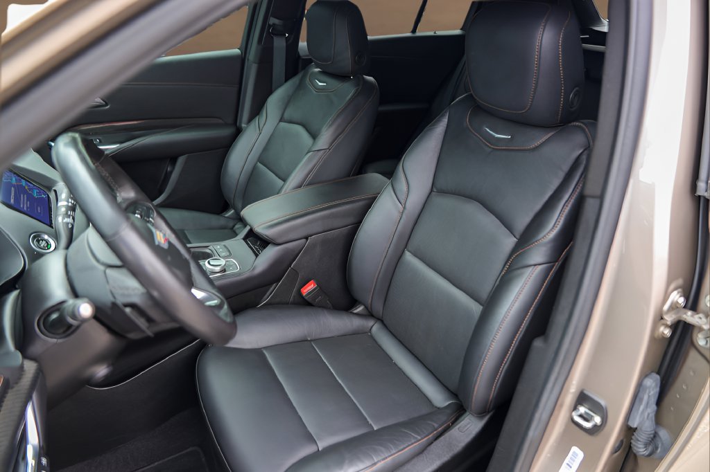 Certified 2023 Cadillac XT4 Sport FWD image 7