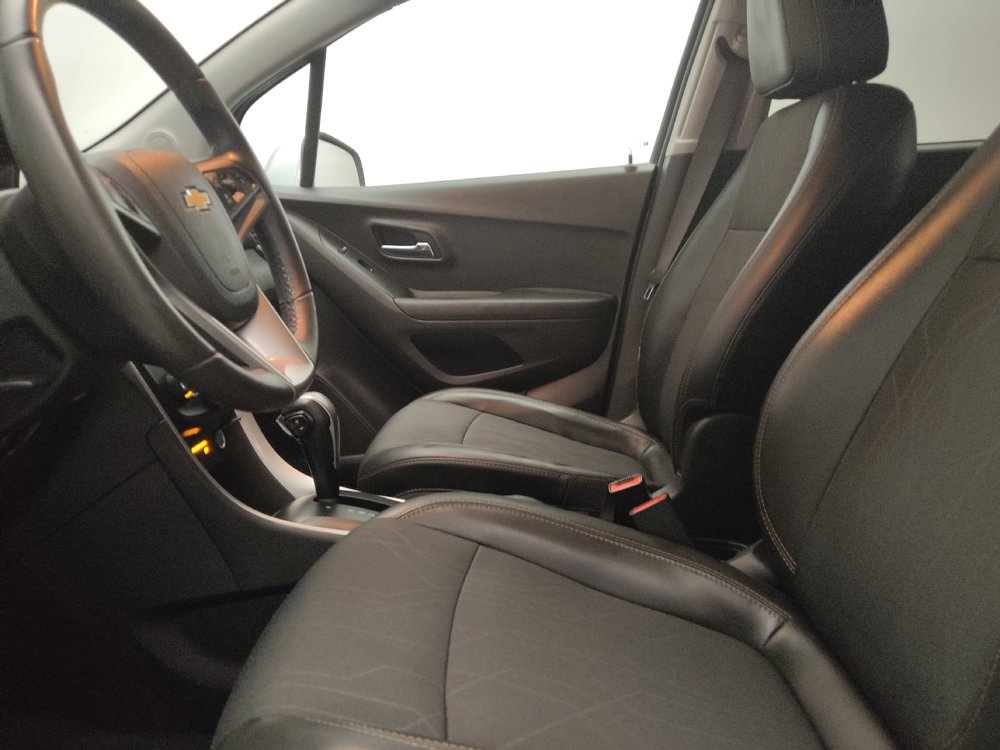 Used 2020 Chevrolet Trax LT w/ LT Convenience Package FWD image 17