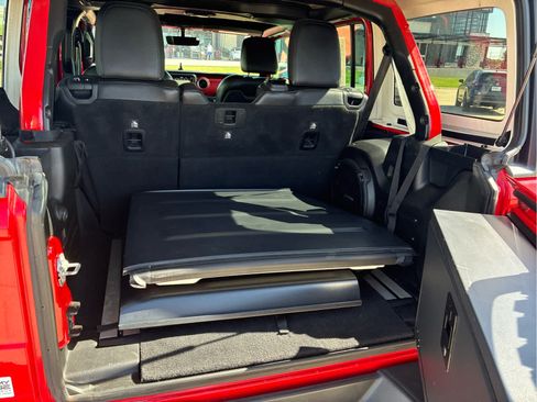 Used 2018 Jeep Wrangler Unlimited Rubicon AWD/4WD image 25