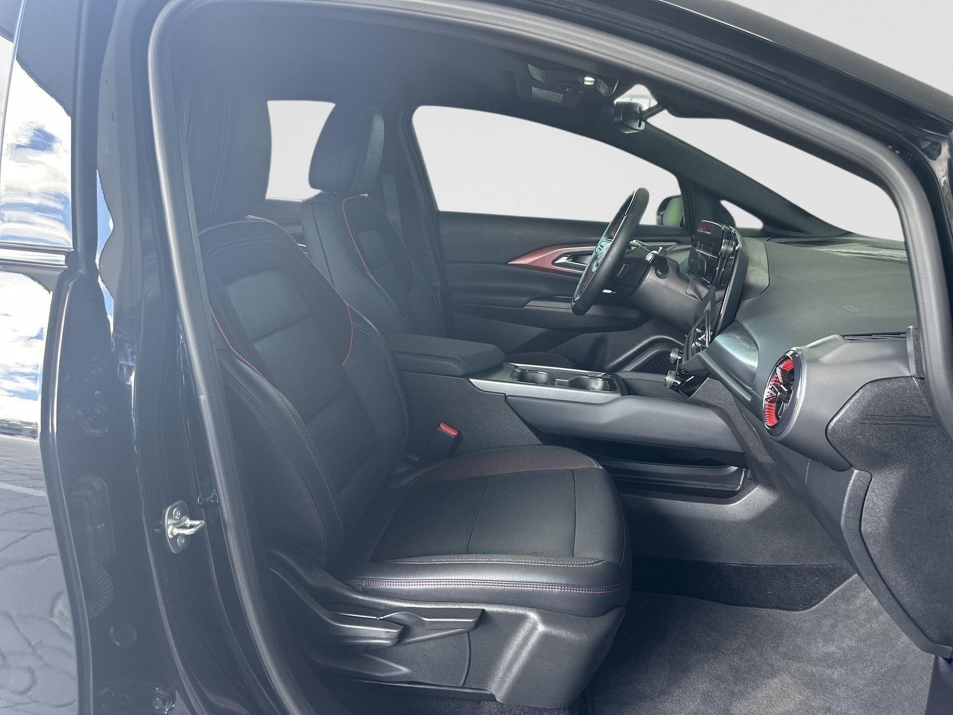 Certified 2024 Chevrolet Equinox EV RS FWD image 27