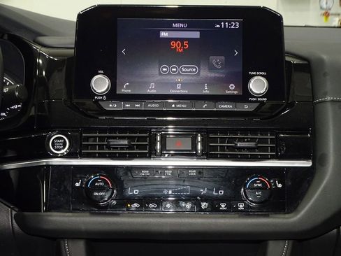 Used 2024 Nissan Pathfinder SV image 32