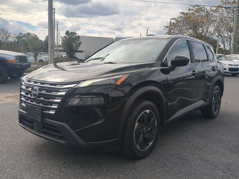 Used 2024 Nissan Rogue SV image 7