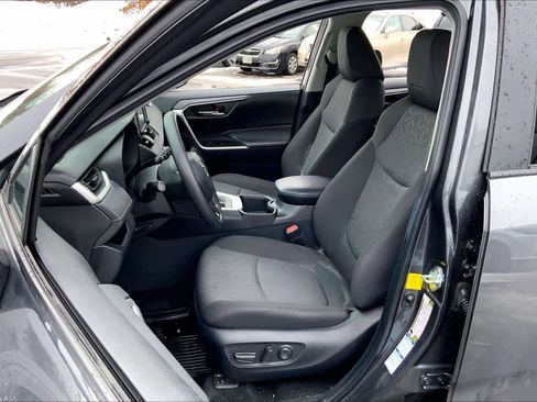 Used 2022 Toyota RAV4 XLE image 8
