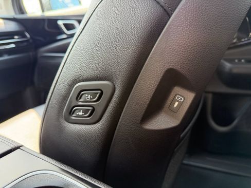 Used 2025 Kia Carnival SX Prestige FWD image 21