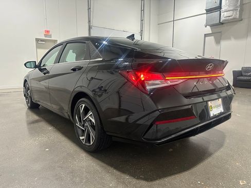 Used 2025 Hyundai Elantra Limited FWD image 7