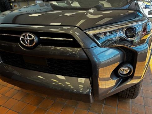 Used 2023 Toyota 4Runner SR5 Premium w/ Moonroof Package RWD image 8