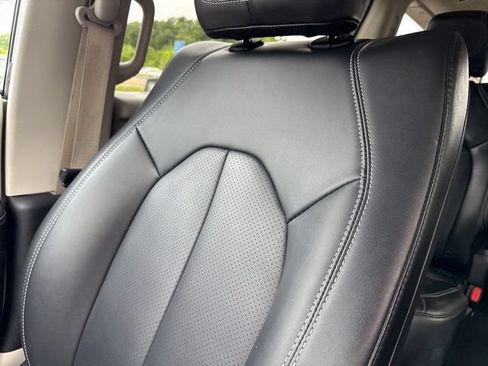 Used 2024 Chrysler Pacifica Touring-L FWD image 47