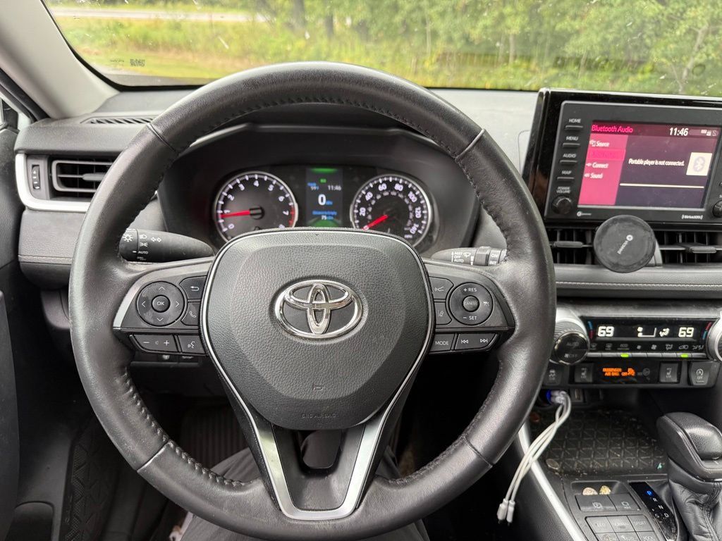 Used 2022 Toyota RAV4 XLE w/ Convenience Package AWD/4WD image 11