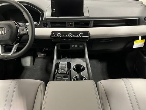 New 2025 Honda Pilot Touring image 18