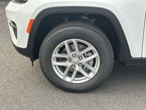 New 2025 Jeep Grand Cherokee Laredo image 13