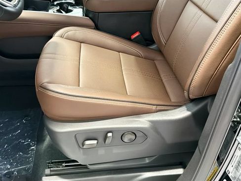 New 2026 Chevrolet Suburban High Country AWD/4WD image 19