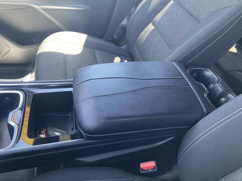 Used 2025 Chevrolet Traverse LT FWD image 14