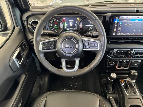 Used 2024 Jeep Wrangler Unlimited Sahara w/ Technology Group AWD/4WD image 13