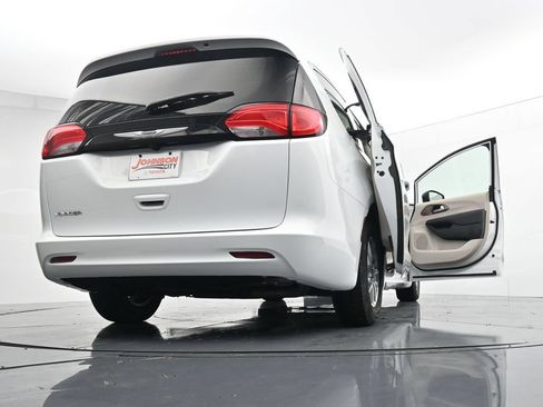 Used 2023 Chrysler Voyager LX FWD image 44