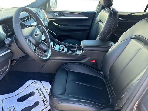 New 2026 Jeep Grand Cherokee Limited AWD/4WD image 9