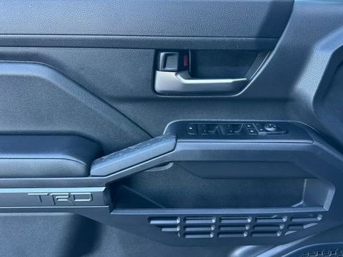 Used 2024 Toyota Tacoma 4x4 Double Cab image 12