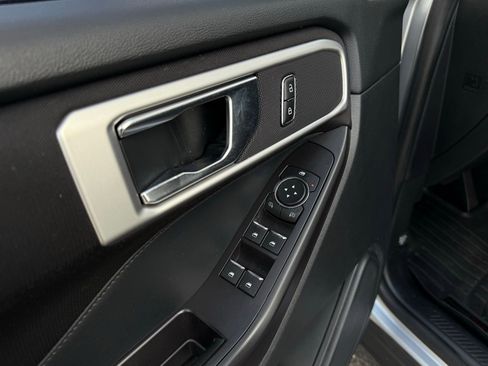 Used 2020 Ford Explorer XLT image 29
