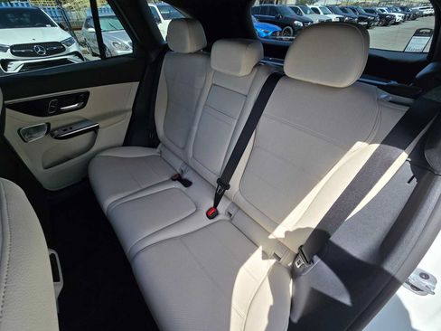 Used 2023 Mercedes-Benz GLC 300 4MATIC image 17