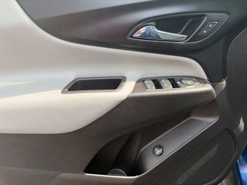 Used 2022 Chevrolet Equinox LT w/ Driver Convenience Package FWD image 12