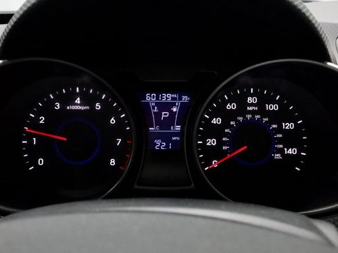 Used 2017 Hyundai Veloster Value Edition image 26