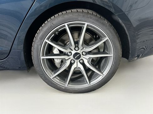 Used 2025 Genesis G70 2.5T RWD image 11