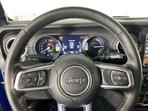 Used 2023 Jeep Wrangler Unlimited Sahara w/ Cold Weather Group AWD/4WD image 22