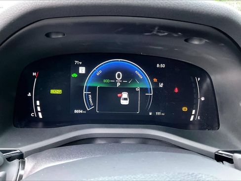 Used 2025 Toyota Camry SE w/ Convenience Package FWD image 25