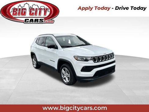 Used 2023 Jeep Compass Latitude w/ Convenience Group AWD/4WD image 1
