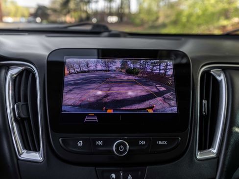 Used 2020 Chevrolet Malibu LT w/ Leather Package image 12