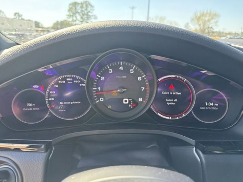 Used 2022 Porsche Cayenne Platinum Edition image 16