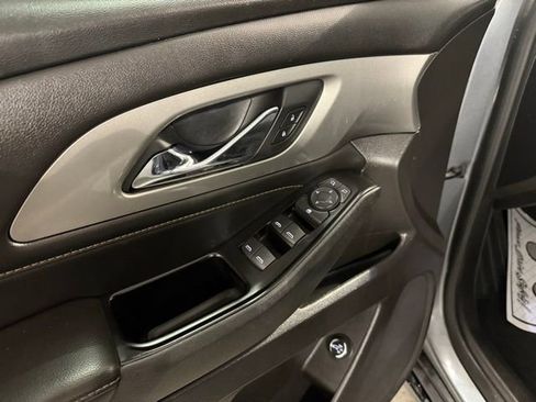 Used 2019 Chevrolet Traverse LT image 10