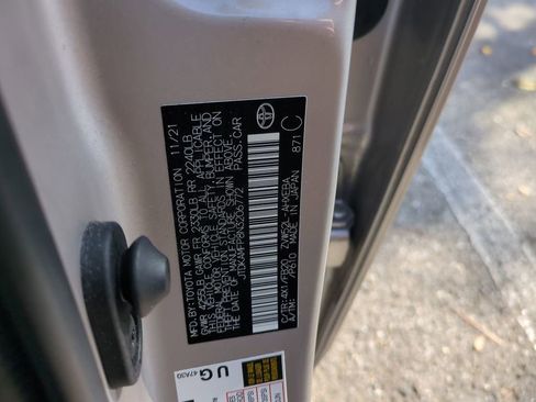 Used 2022 Toyota Prius Prime XLE image 29