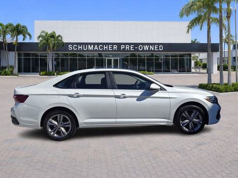 Used 2023 Volkswagen Jetta SE w/ Panoramic Sunroof Package image 8