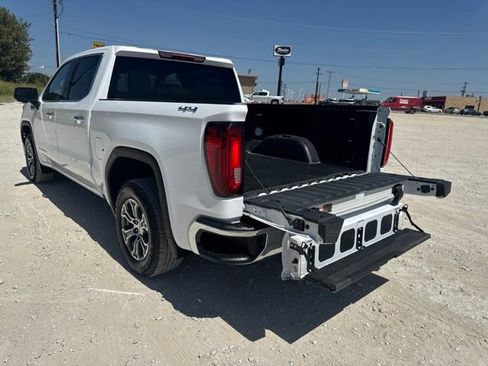 Used 2025 GMC Sierra 1500 SLT AWD/4WD image 4