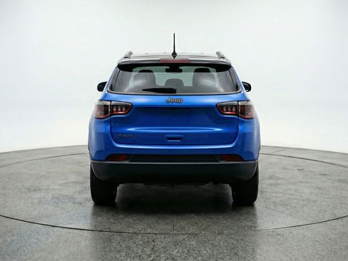 Used 2025 Jeep Compass Trailhawk image 7