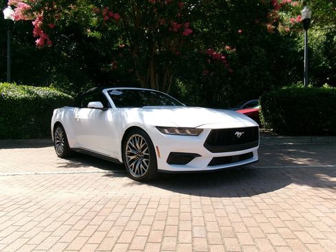 Used 2025 Ford Mustang Premium RWD image 3