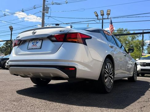 Used 2024 Nissan Altima 2.5 SV FWD image 9