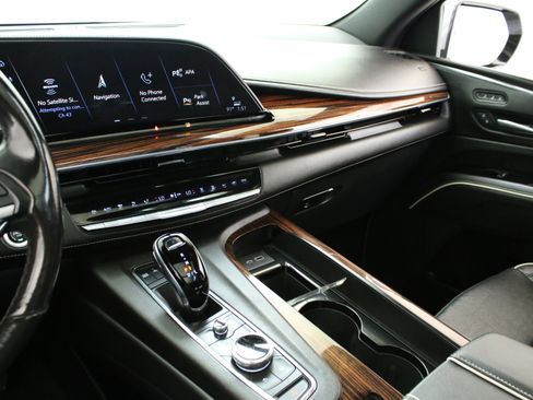 Used 2021 Cadillac Escalade Premium Luxury w/ Performance Package AWD/4WD image 19