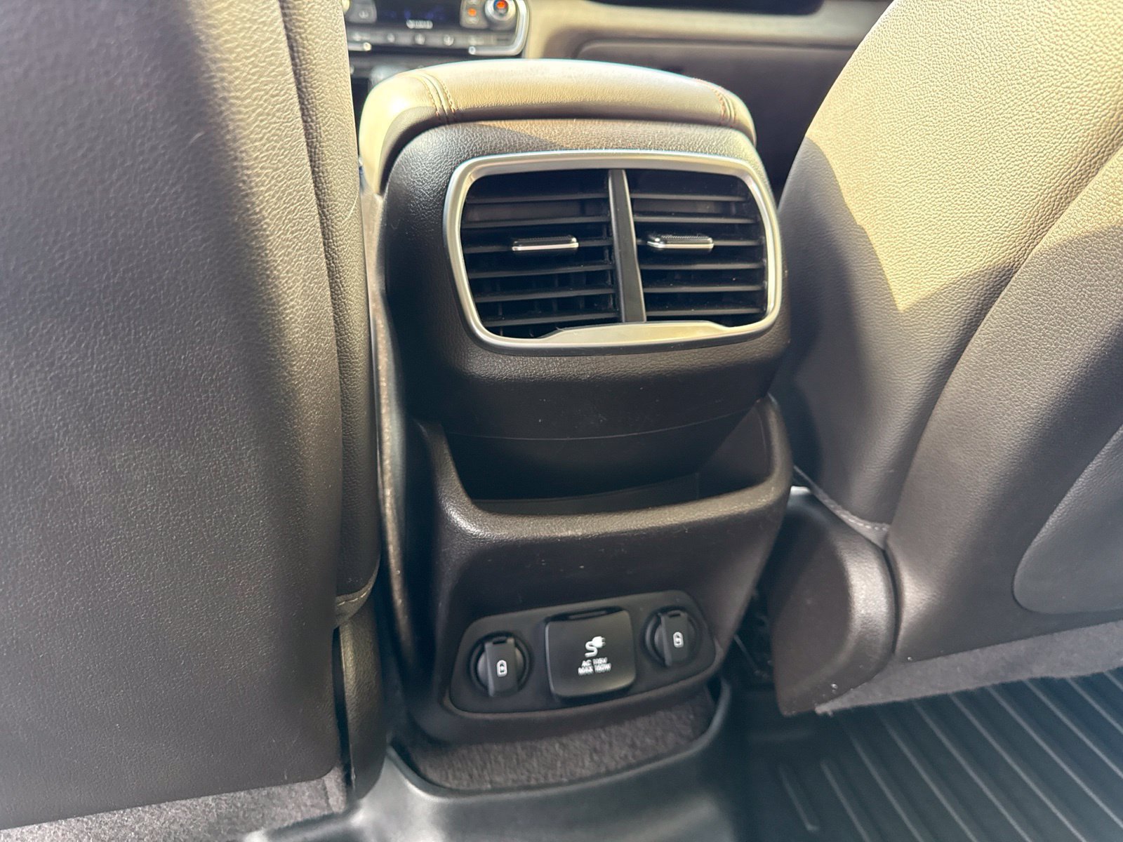 Used 2020 Hyundai Santa Fe Limited FWD image 15