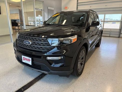 Used 2024 Ford Explorer XLT w/ Equipment Group 202A AWD/4WD image 6