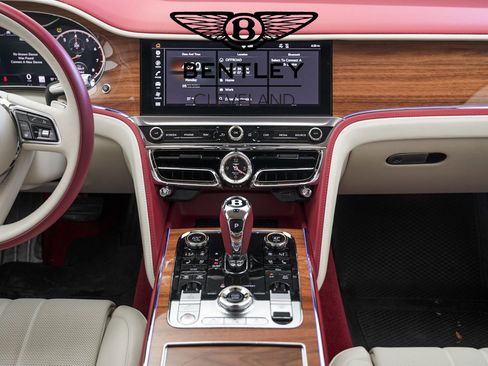 Used 2023 Bentley Flying Spur V8 image 21