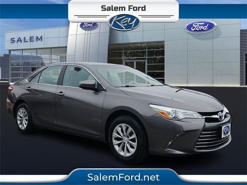 Used 2017 Toyota Camry LE image 1