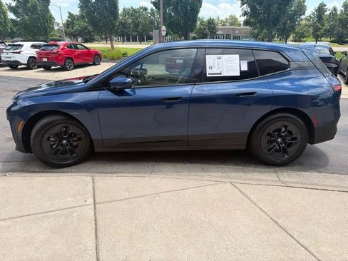 Used 2023 BMW iX xDrive50 w/ Premium Package AWD/4WD image 4